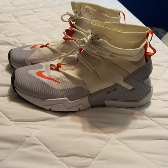 nike gripp light orewood brown